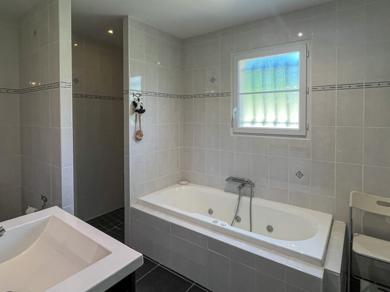 French property for sale in Ruffec, Charente - €342,100 - photo 11