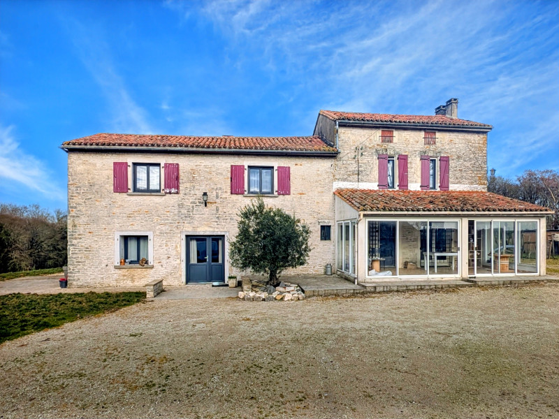 Propriété à vendre à Ébréon, Charente - 335 000 €