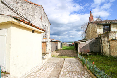 French property for sale in Faye-la-Vineuse, Indre-et-Loire - €96,600 - photo 8