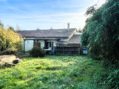 French property for sale in Oradour-Fanais, Charente - €172,800 - photo 1