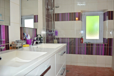 French property for sale in Saint-Pierre-sur-Dropt, Lot-et-Garonne - €380,000 - photo 9