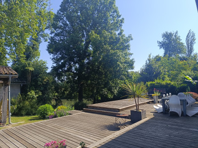 French property for sale in Saint-Seurin-sur-l'Isle, Gironde - €445,000 - photo 1