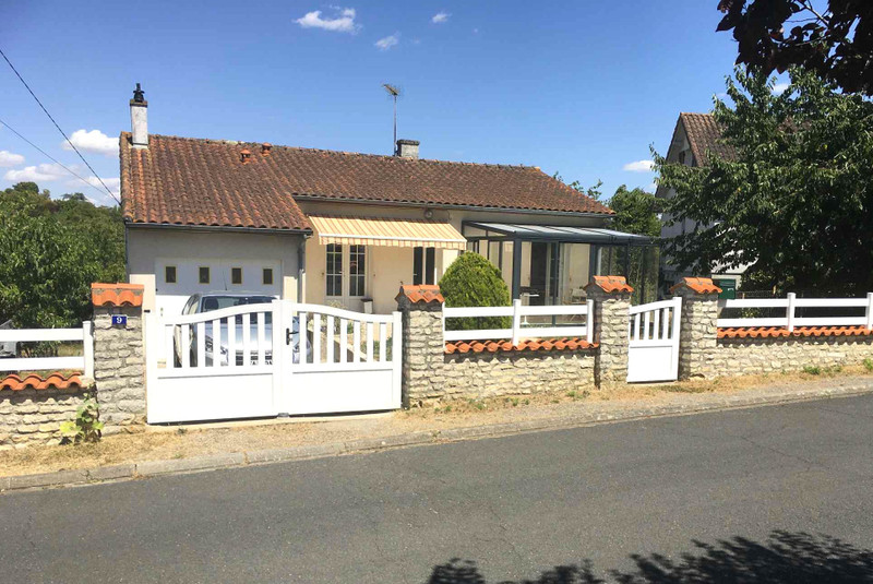 French property for sale in L'Isle-Jourdain, Vienne - €138,000 - photo 0