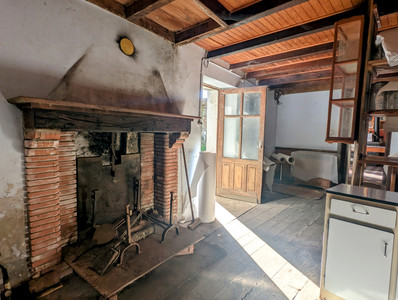 French property for sale in Vayres, Haute-Vienne - €28,900 - photo 1