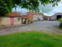 Maison à vendre à Charroux, Vienne - 210.600 € - photo 2