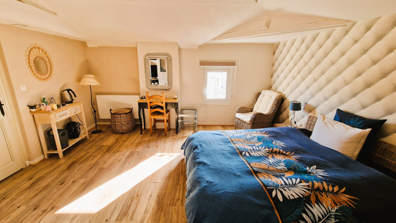 French property for sale in Saint-Seurin-sur-l'Isle, Gironde - €599,000 - photo 3