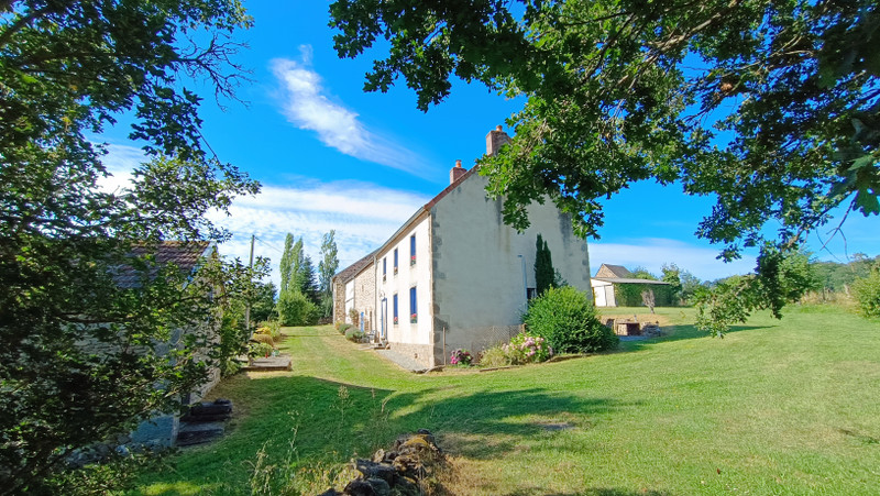 French property for sale in Auzances, Creuse - €149,900 - photo 3