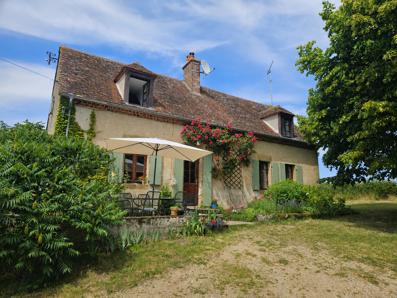 French property for sale in Cressanges, Allier - €240,366 - photo 0