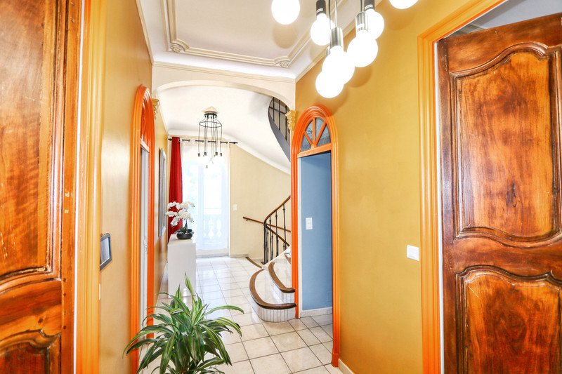 French property for sale in Apt, Vaucluse - €895,000 - photo 3