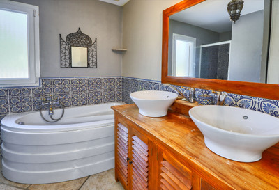 French property for sale in Saint-Saturnin-lès-Apt, Vaucluse - €598,000 - photo 8