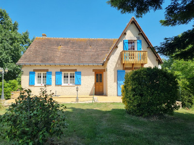 Chalet à vendre à Saint-Benoît-la-Forêt, Indre-et-Loire, Centre, avec Leggett Immobilier