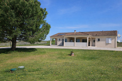 French property for sale in Saint-Quentin-de-Chalais, Charente - €279,600 - photo 1