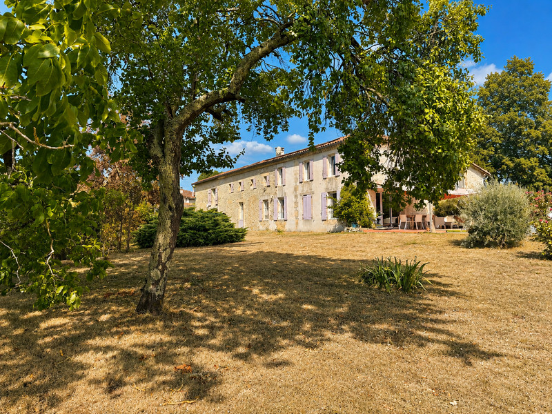 French property for sale in Bran, Charente-Maritime - €405,980 - photo 2