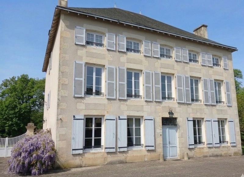 French property for sale in Gençay, Vienne - €395,000 - photo 0