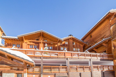 Exceptional 5 bedroom, on the pistes chalet for sale in Les Menuires, Three Valleys 