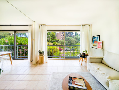 French property for sale in Nice, Alpes-Maritimes - €329,000 - photo 2
