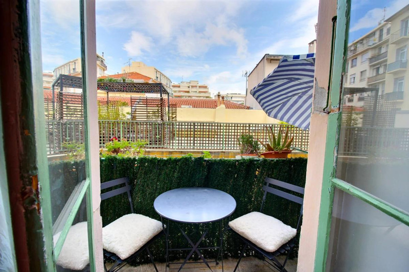 French property for sale in Nice, Alpes-Maritimes - €385,000 - photo 1