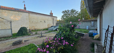 French property for sale in Maillezais, Vendée - €169,000 - photo 2