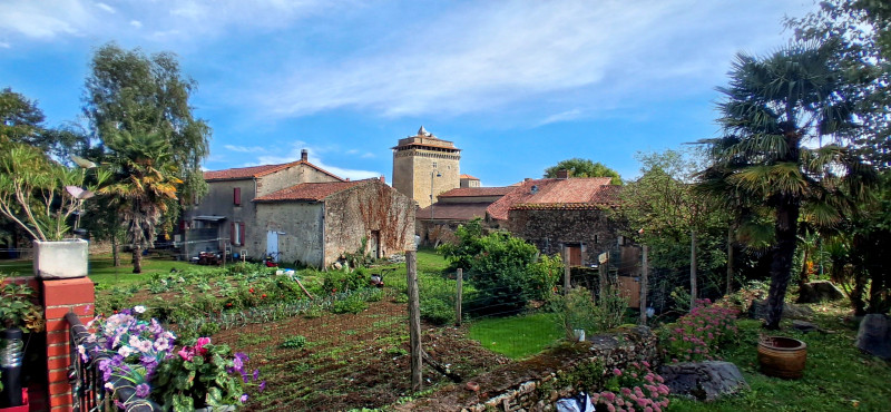 French property for sale in Bazoges-en-Pareds, Vendée - €556,500 - photo 13