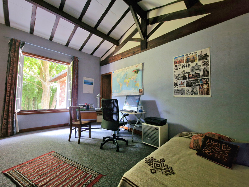French property for sale in Eysines, Gironde - €942,000 - photo 4