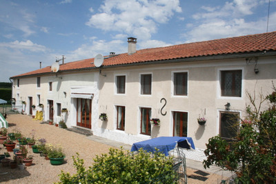 Maison à vendre à Fontaine-Chalendray, Charente-Maritime, Poitou-Charentes, avec Leggett Immobilier
