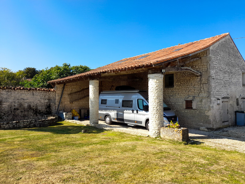 French property for sale in Saint-Martin-de-Juillers, Charente-Maritime - &#8364;333,900 - photo 3