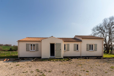Maison à vendre à Fontaine-Chalendray, Charente-Maritime, Poitou-Charentes, avec Leggett Immobilier