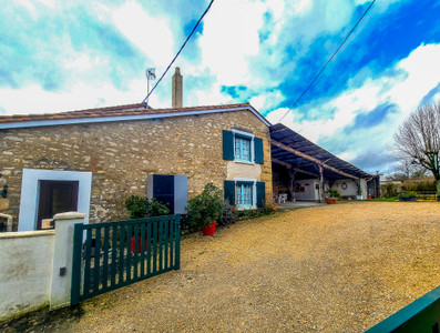 Maison à vendre à Verteuil-sur-Charente, Charente, Poitou-Charentes, avec Leggett Immobilier