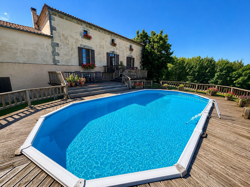 French property for sale in Miramont-de-Guyenne, Lot-et-Garonne - €360,000 - photo 0