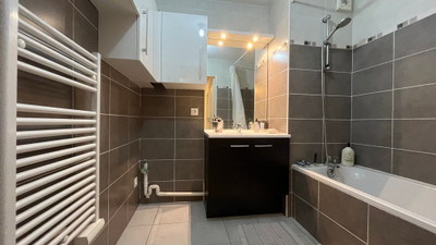 French property for sale in Avignon, Vaucluse - €284,000 - photo 2