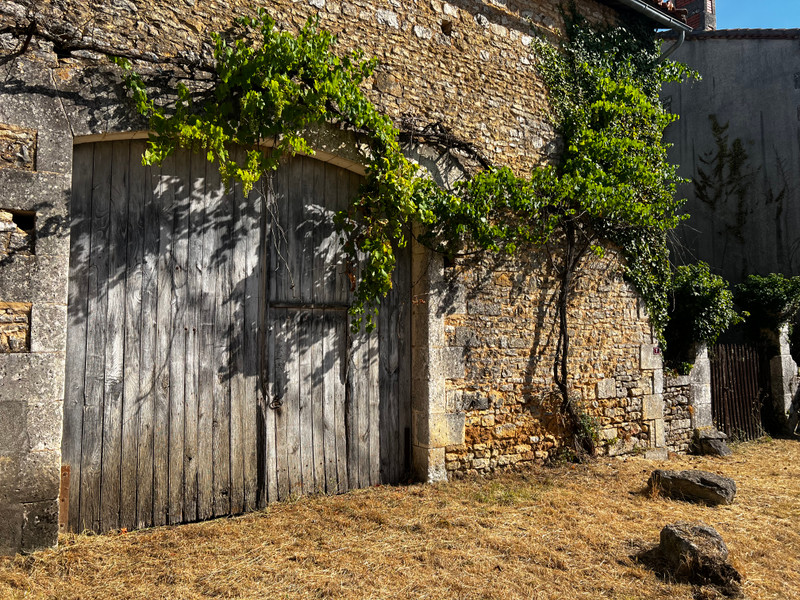 French property for sale in Cellefrouin, Charente - €46,600 - photo 3