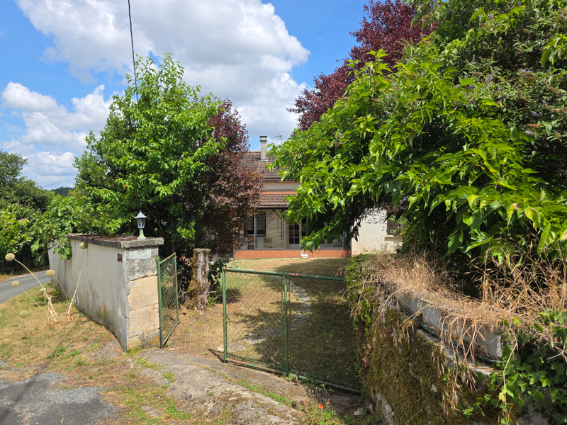 French property for sale in Saint-Astier, Dordogne - €130,800 - photo 1