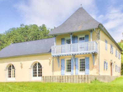 DELIGHTFUL COUNTRY HOUSE IN THE BASQUE COUNTRY + BREATHTAKING VIEWS OF THE PYRÉNÉES + IDEAL HOLIDAY HOME, B&B