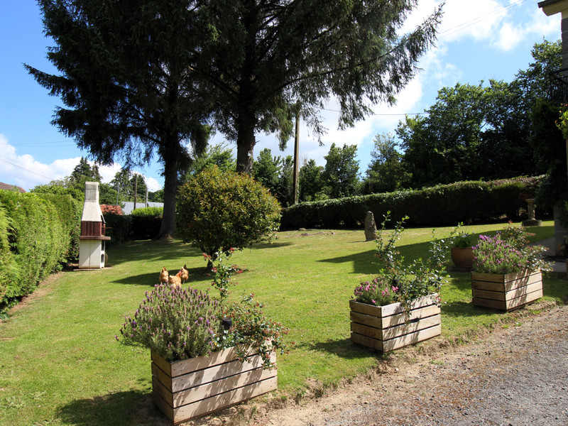 French property for sale in Duault, Côtes-d'Armor - €188,266 - photo 8