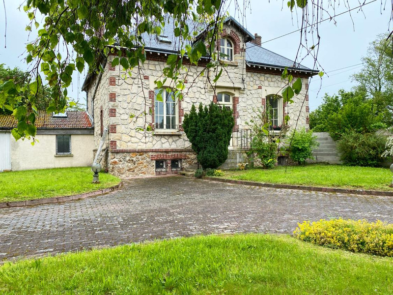 French property for sale in Prouvais, Aisne - &#8364;399,000 - photo 2