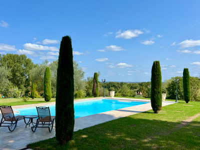 Exceptional property with guest house, swimming pool and fabulous views.