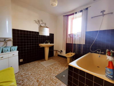 French property for sale in Cellefrouin, Charente - €57,500 - photo 4