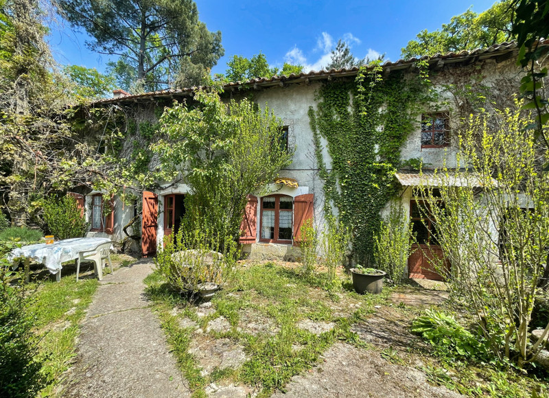 Maison à vendre à Confolens, Charente - 130 800 € - photo 1