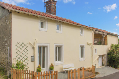 Maison à vendre à Beugnon-Thireuil, Deux-Sèvres, Poitou-Charentes, avec Leggett Immobilier