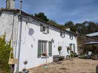 Maison à vendre à La Forêt-sur-Sèvre, Deux-Sèvres - 220.000 € - photo 1
