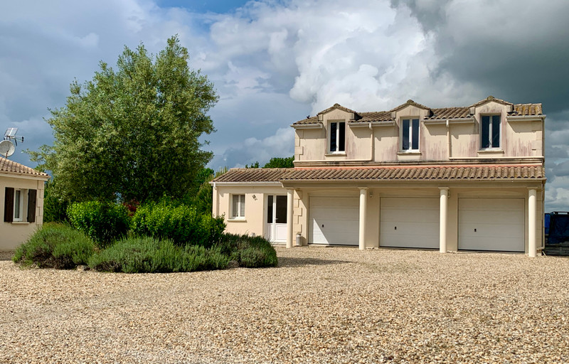 French property for sale in Échebrune, Charente-Maritime - €499,000 - photo 2