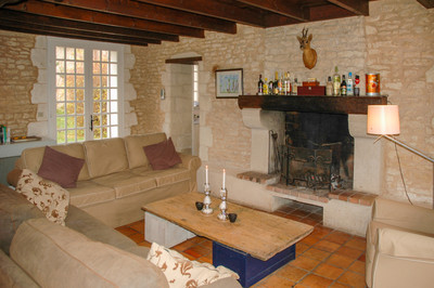 French property for sale in Aumagne, Charente-Maritime - €300,000 - photo 1