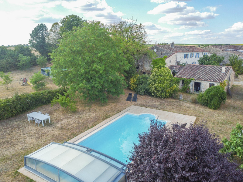 Propriété à vendre à Saint-Saturnin, Charente - 440 000 €