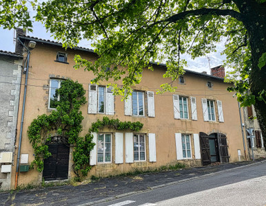 Maison à vendre à Confolens, Charente, Poitou-Charentes, avec Leggett Immobilier