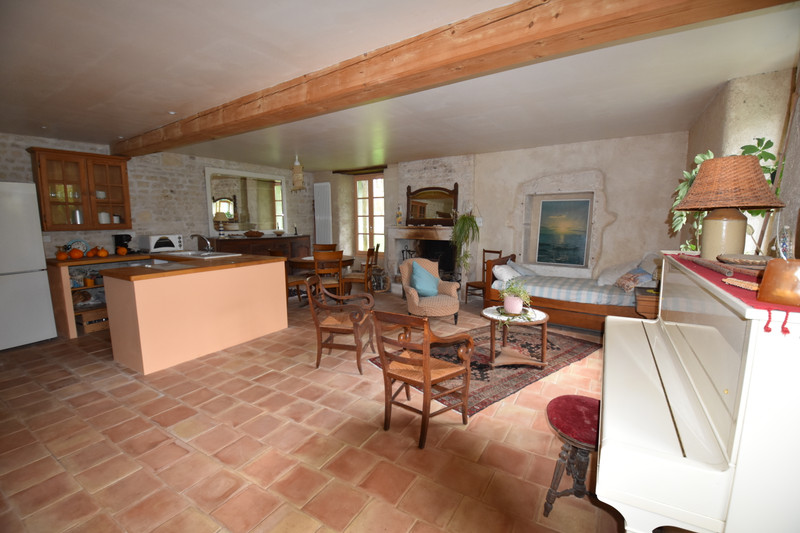 French property for sale in Surgères, Charente-Maritime - €360,000 - photo 3