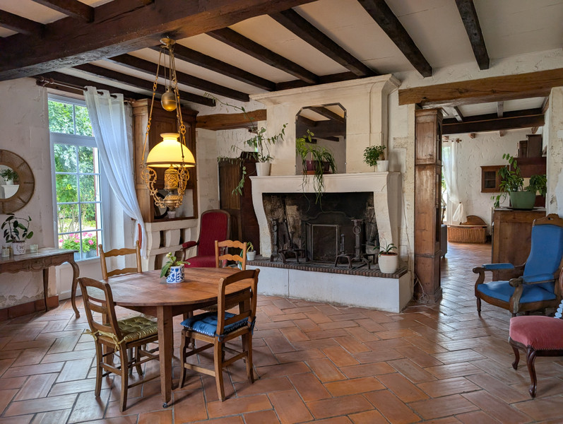 French property for sale in Condéon, Charente - €530,000 - photo 5