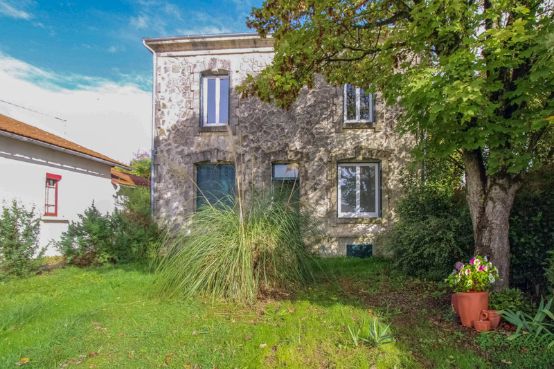 Maison à vendre à Saint-Jean-d'Angély, Charente-Maritime - 262 150 € - photo 1