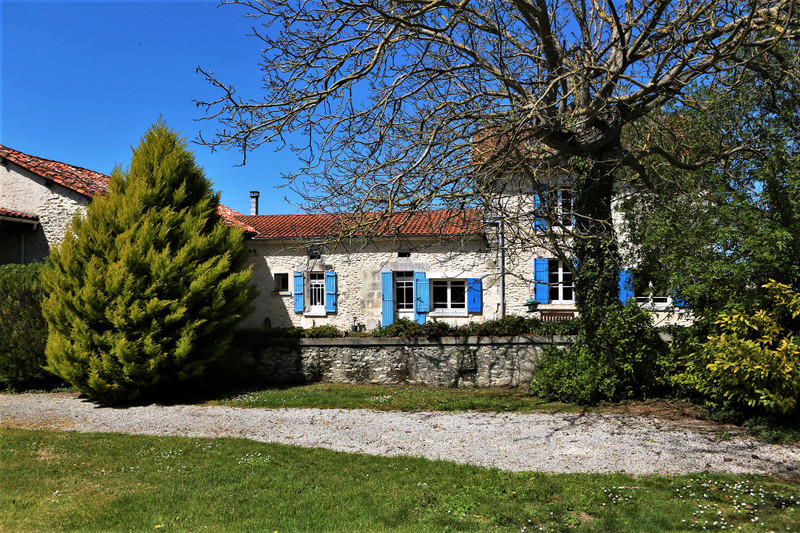 French property for sale in Verteillac, Dordogne - &#8364;299,000 - photo 2
