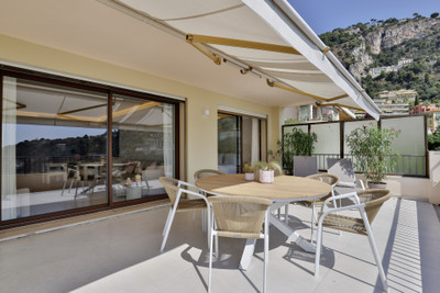 French property for sale in Villefranche-sur-Mer, Alpes-Maritimes - €2,200,000 - photo 2