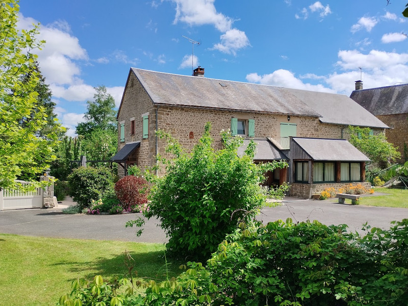 French property for sale in Saint-Chabrais, Creuse - €301,800 - photo 9